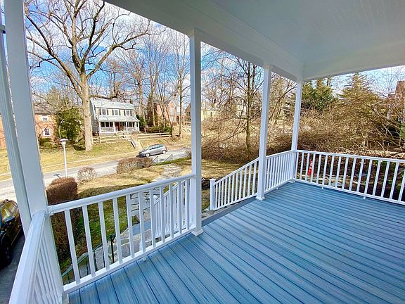 3rd image of 726 Brookwood Rd