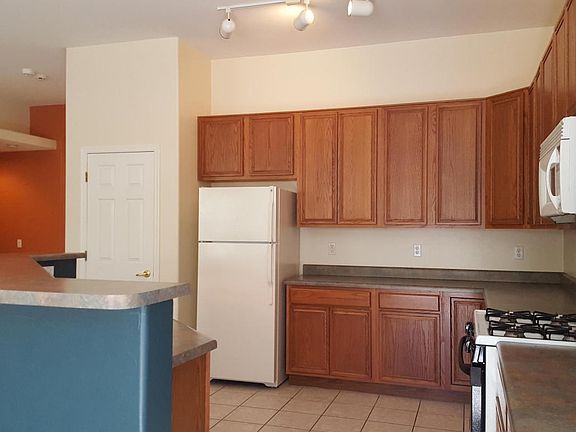 3rd image of 3041 W Desert Glory Dr