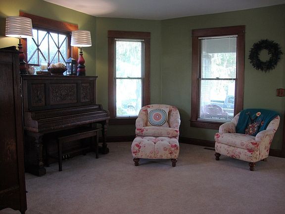 5th image of 913 Logan Ave