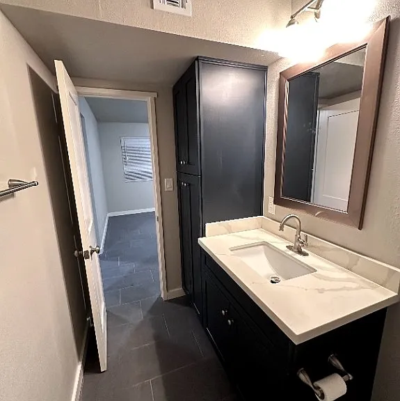 1102 W Cochise Dr #3 — Photo 4