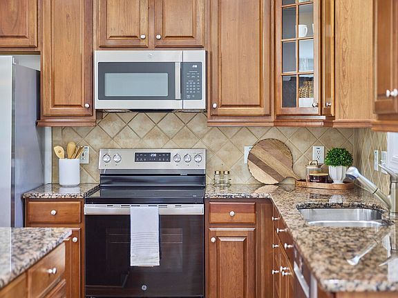 4th image of 482 Panorama Park Pl