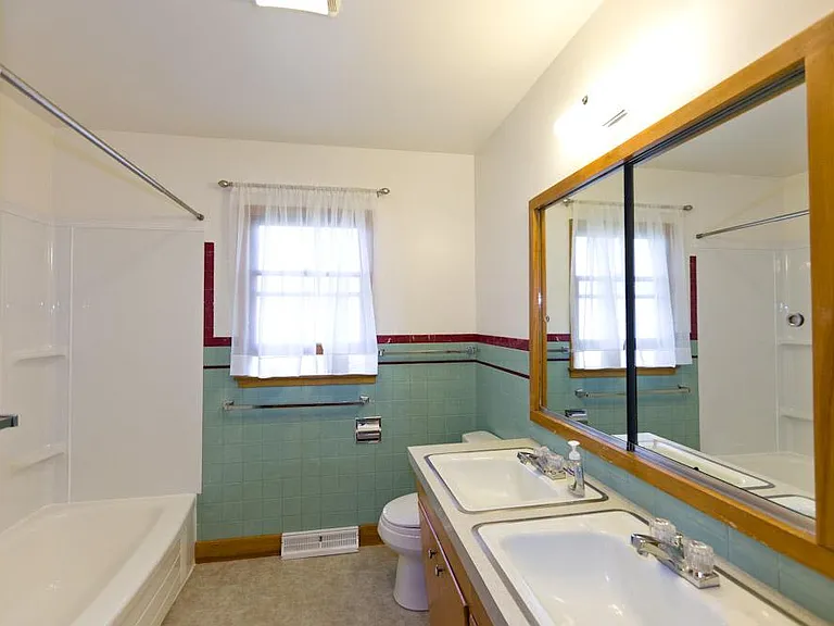 Bathroom 2 (Tenants currently in home. These are previous photos. Updated photos coming soon.)