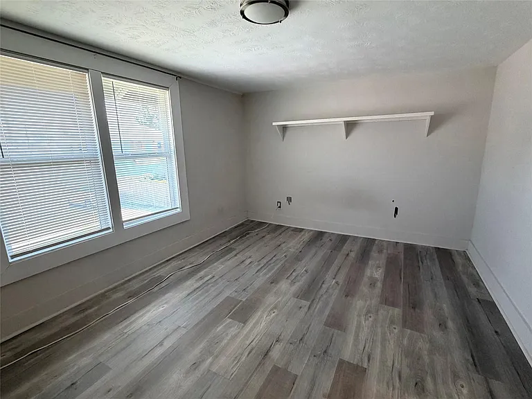 1126 1/2 Ryon St #C — Photo 6