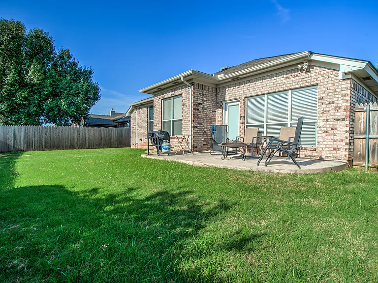 16232 Seminole Dr — Photo 4