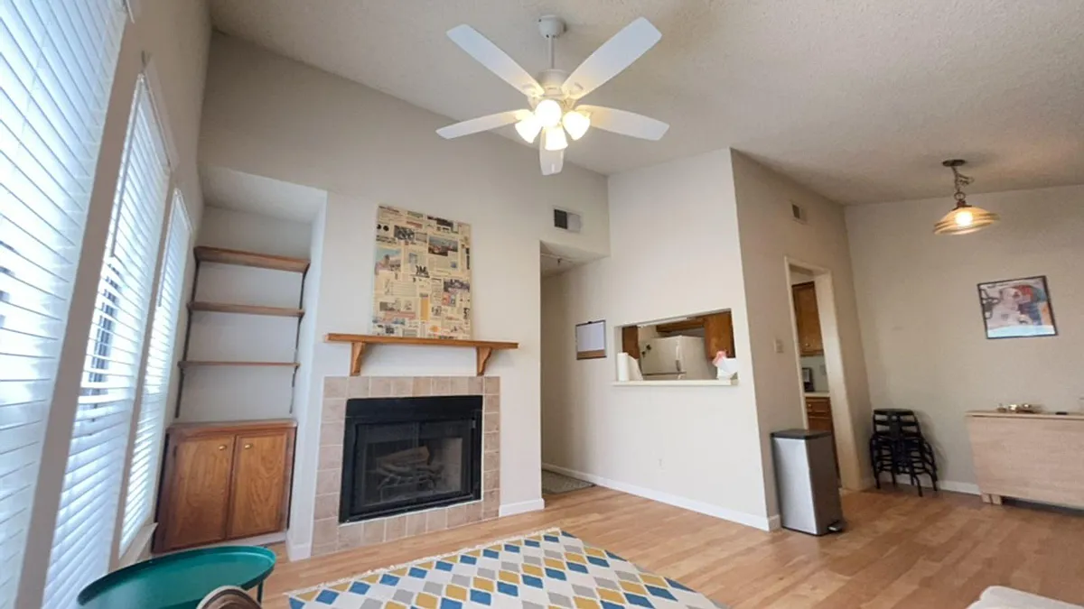 Unit Photo - 2706 Salado St #304