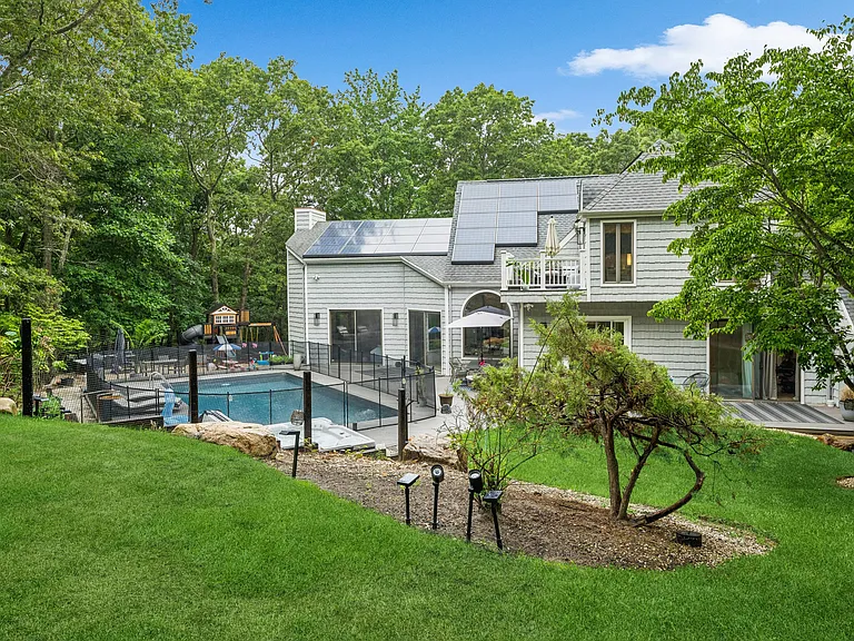 84 Northside Dr — Photo 1