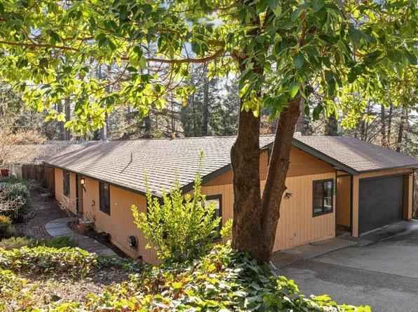 10482 Hanging Wall Dr, Grass Valley, CA 95945