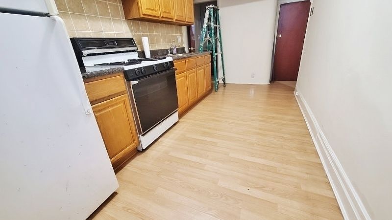 1st image of 19-20 Astoria Park S #1B