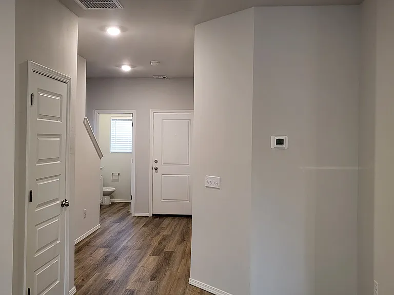 2215 W 31st Pl — Photo 10