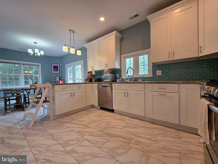 1138 S Harrison St — Photo 6