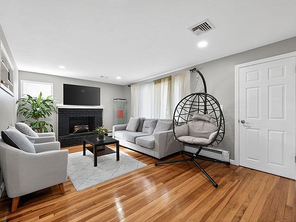 3rd image of 13 McAuliffe Rd