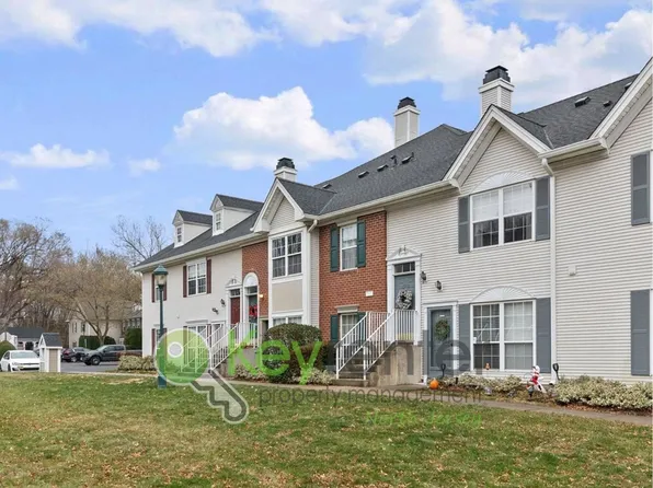 1008 Cumberland Ct, Mahwah, NJ 07430