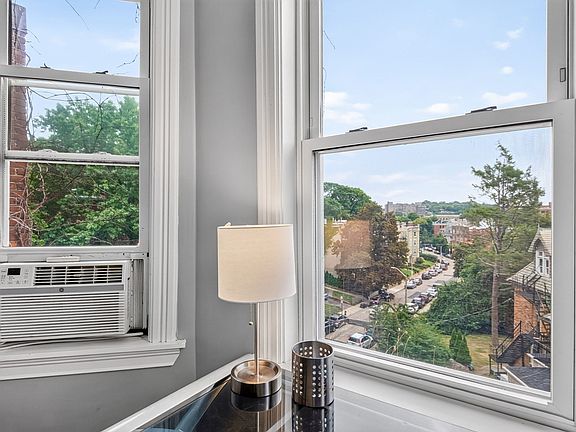 5th image of 70 Strathmore Rd APT 10B