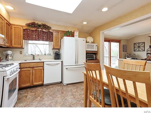 4th image of 28 Pike Pl