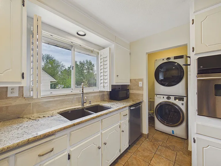 1695 E Cornell Ave — Photo 10