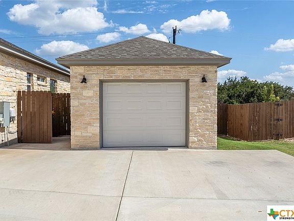 4th image of 5509 Hamlet Dr