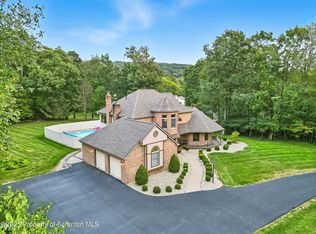 1715 Davinci Ln, Clarks Summit, PA 18411