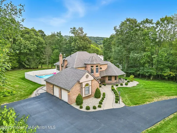 1715 Davinci Ln, Clarks Summit, PA 18411