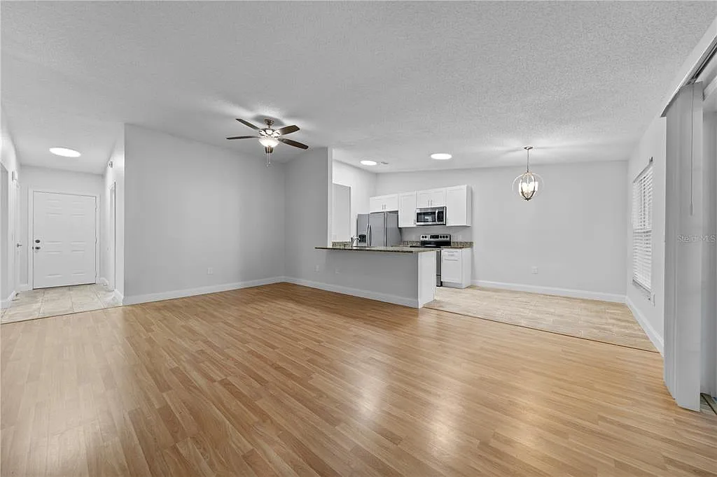 3 bed, 2.0 bath, 1230 sqft, $1,900 — Photo 2