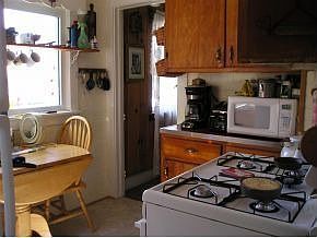 4th image of 413 Hazel Ave