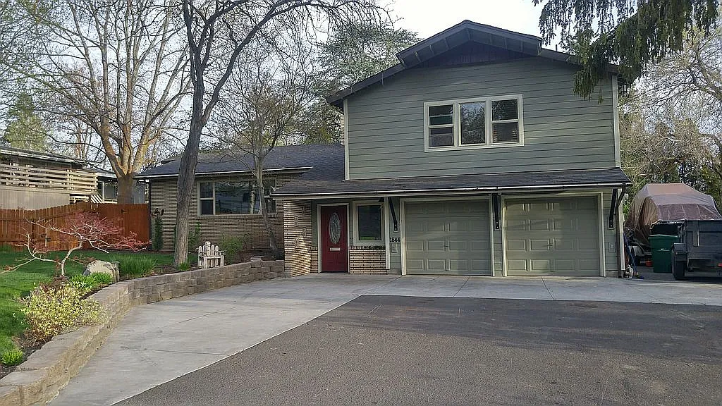 1844 Benson Ave photo 1