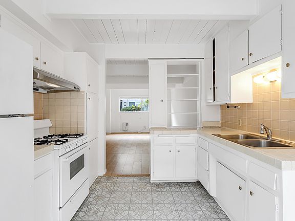 5th image of 4040 Grand View Blvd Unit 69