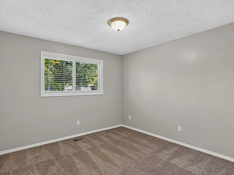 785 SW Bella Vista Pl — Photo 15