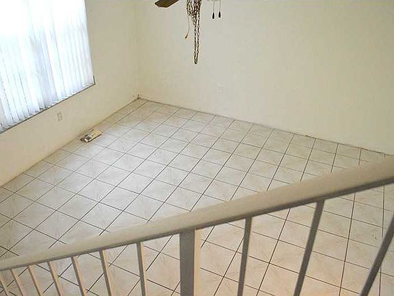 4th image of 14202 NE 3rd Ct #8-B
