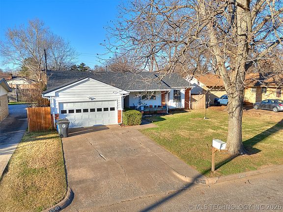 3rd image of 1541 E 61st St