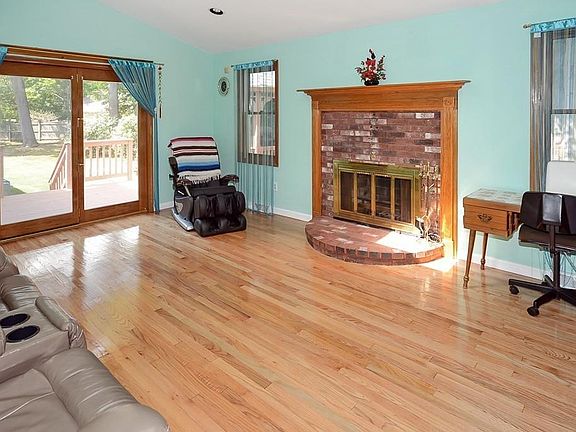 2nd image of 115 Grace Ln