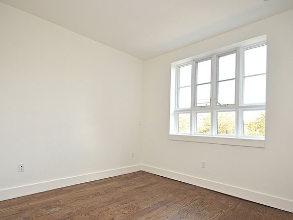 4th image of 192 Hawthorne St #4B