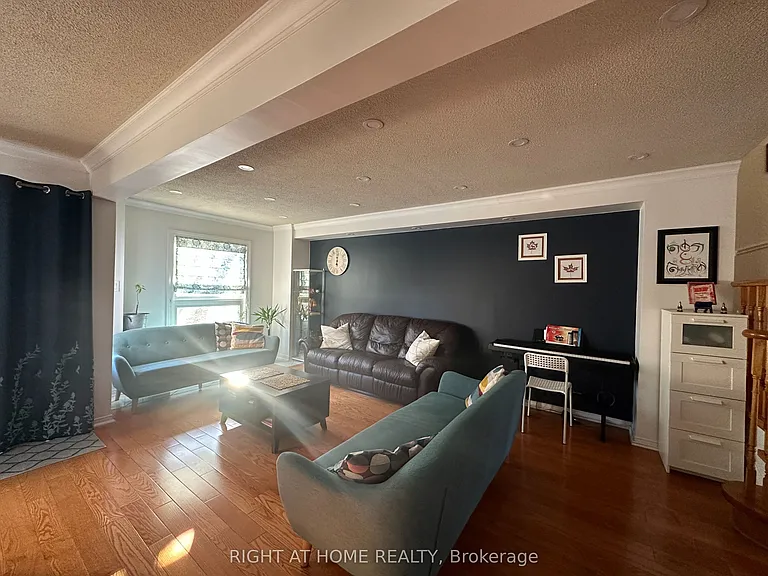 1140 Leewood Dr — Photo 3
