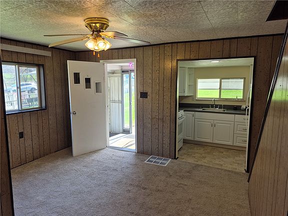 2nd image of 1150-1152 Springdale Dr