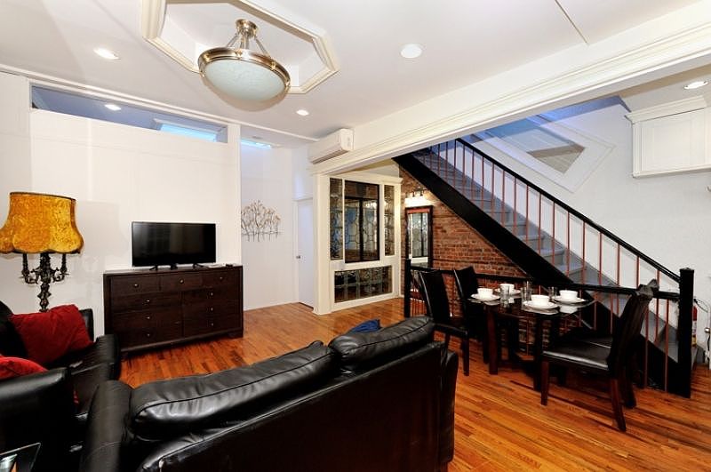 1st image of 147 W 40th St Fl 2