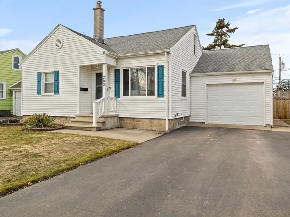 202 Chesterton Rd, Rochester, NY 14626