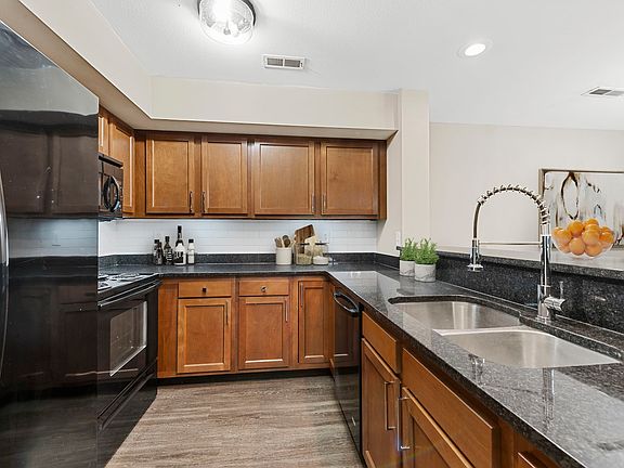 3rd image of 1070 University Dr APT 5
