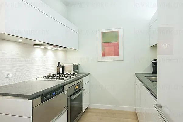Rented by Keller Williams NYC | media 27