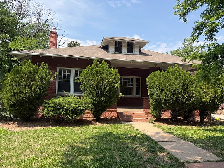 903 Newport St — Photo 1