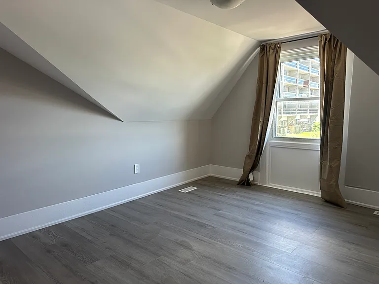 263 Bethune St — Photo 18