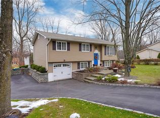 12 Surrey Rd, Chester, NY 10918