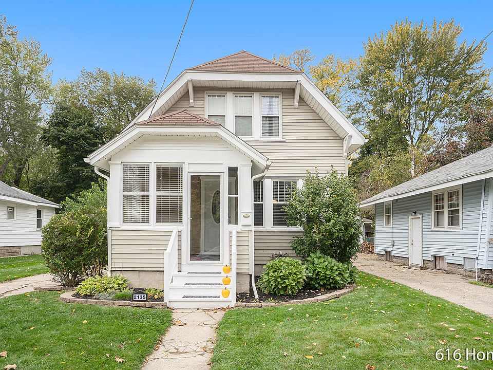 1st image of 2135 Oakwood Ave NE