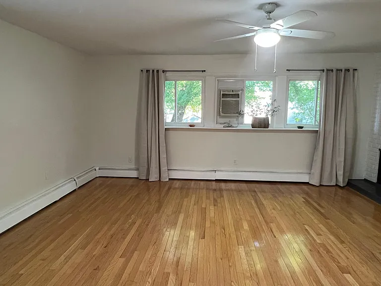 2332 Ardmore Ave — Photo 17