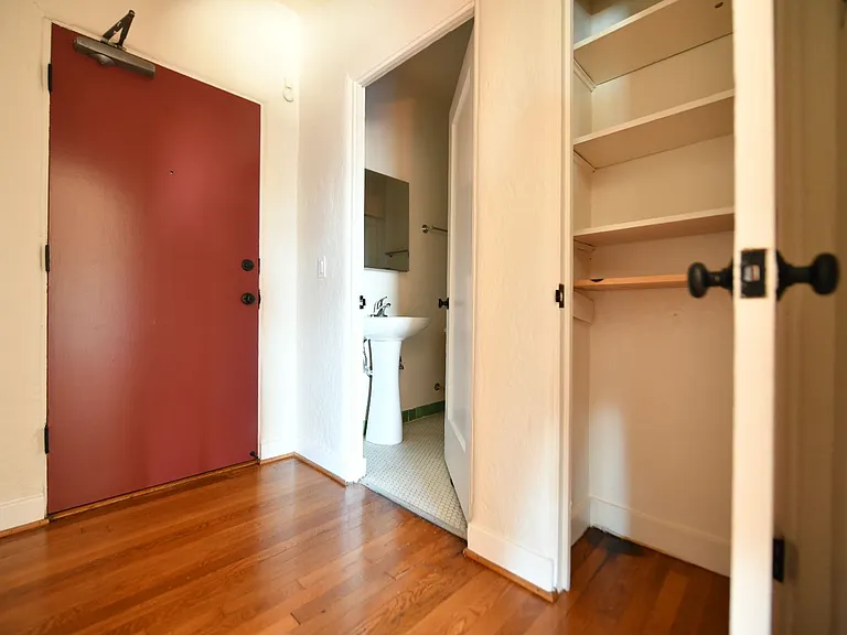 479 Merritt Ave — Photo 14