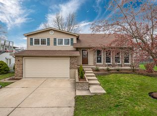 332 Bramble Ct, Schaumburg, IL 60193