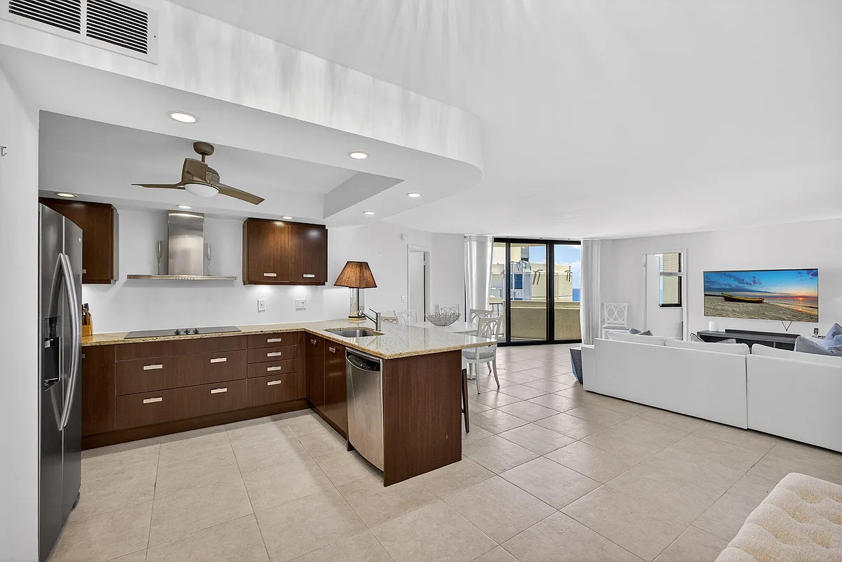 Building Photo - 2800 N Ocean Dr #B24D