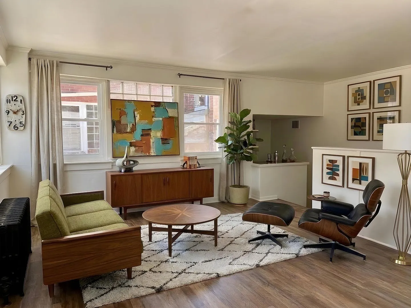 403 W James St — Photo 1