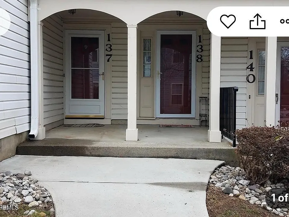 137 Tulip Ln