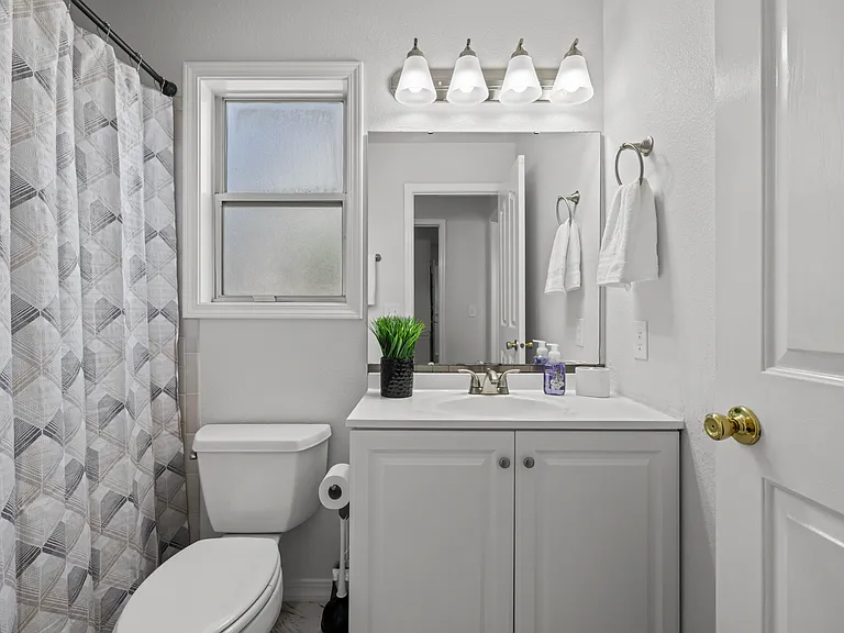 1528 E Falconrim Ct — Photo 60