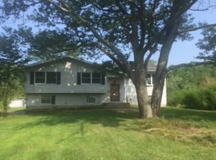 4 Hampton Spring Rd, Newton, NJ 07860