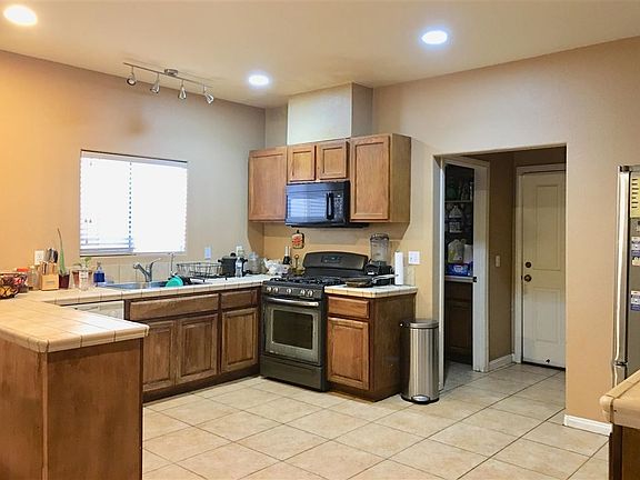 5th image of 66580 5th St